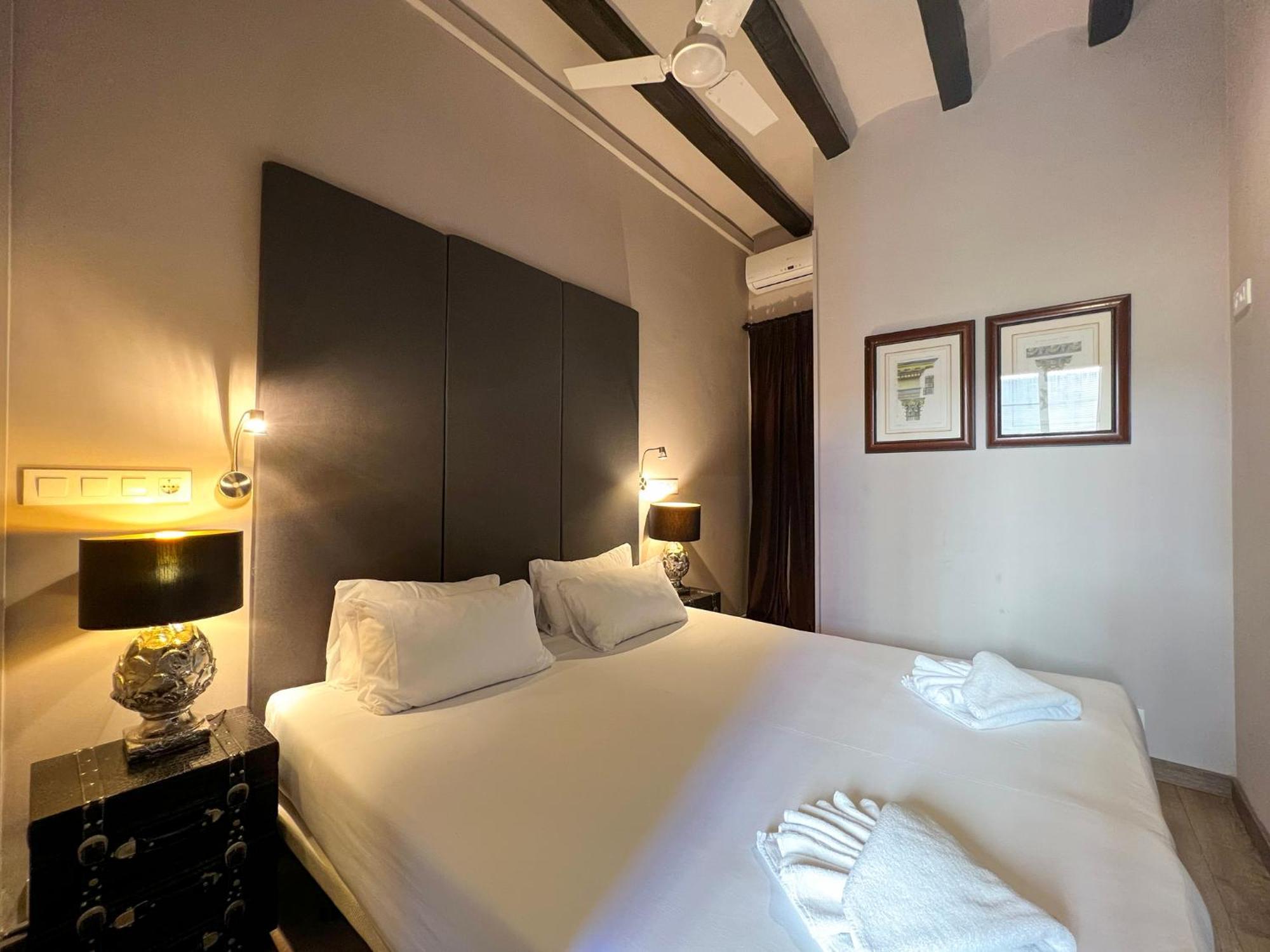 Stay U-Nique Apartments Est Barcelona Bagian luar foto
