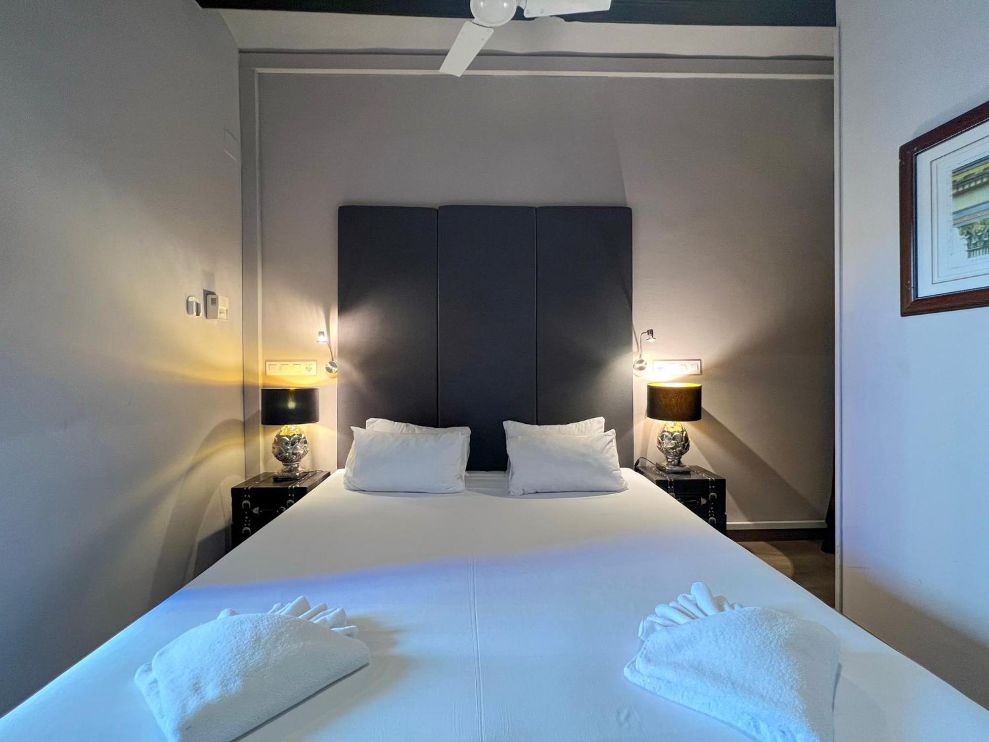 Stay U-Nique Apartments Est Barcelona Bagian luar foto