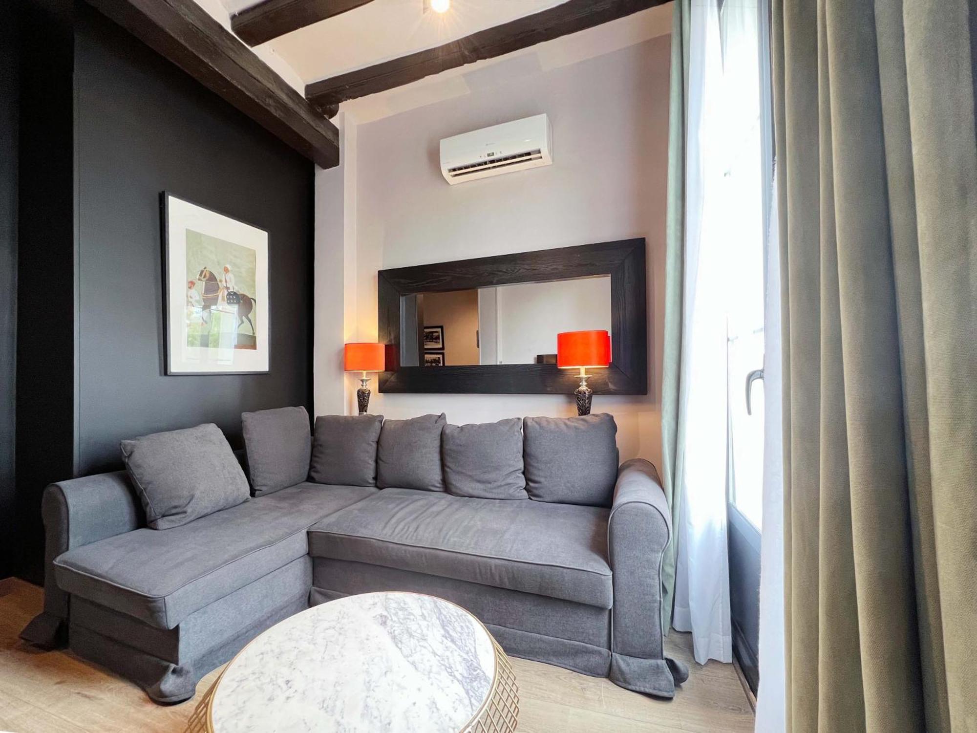 Stay U-Nique Apartments Est Barcelona Bagian luar foto