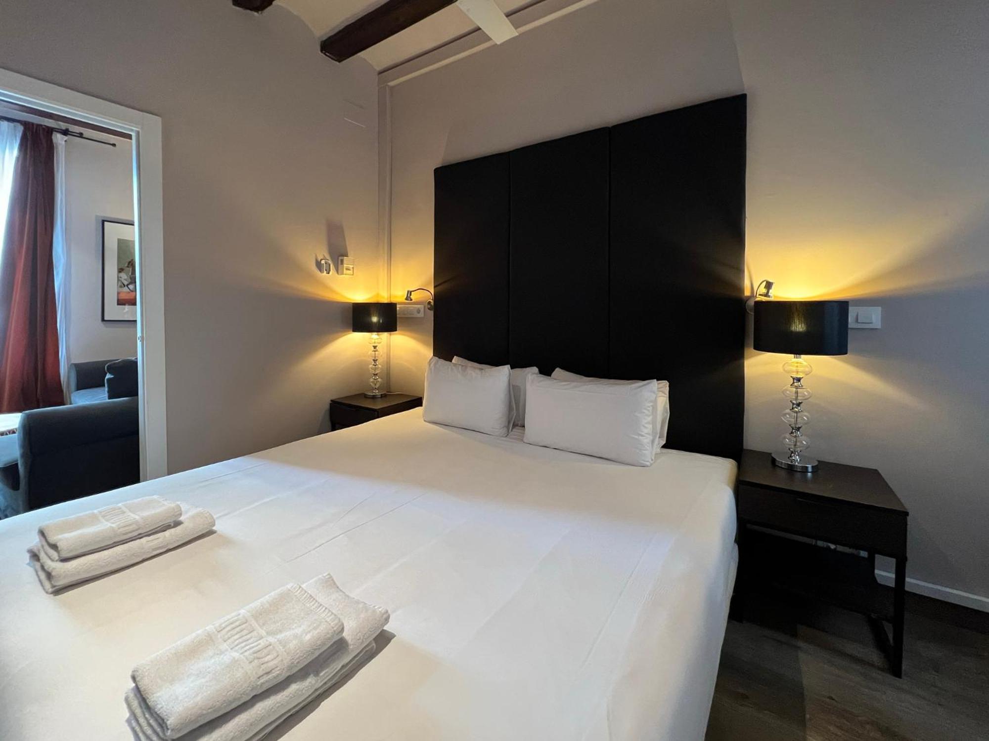 Stay U-Nique Apartments Est Barcelona Bagian luar foto